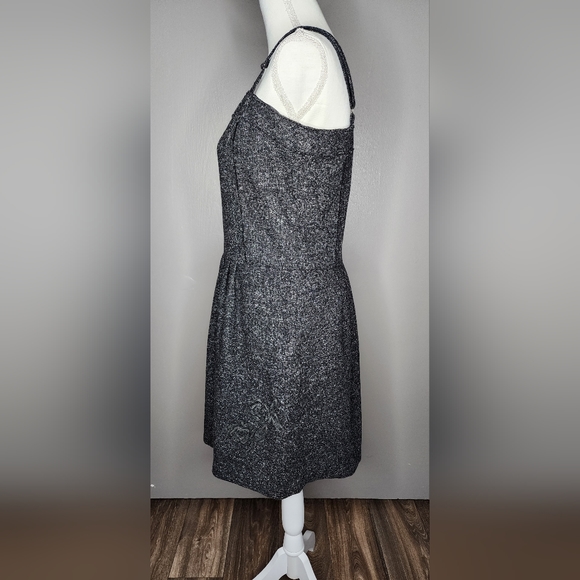ANIINA Gray/White Tweed Sleeveless Mini Dress. Size: Large - Picture 4 of 10